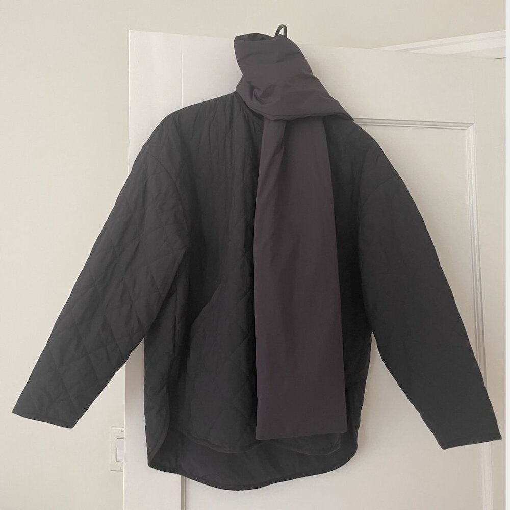 Massimo Dutti Quilt Jacket Black with Scarf Small